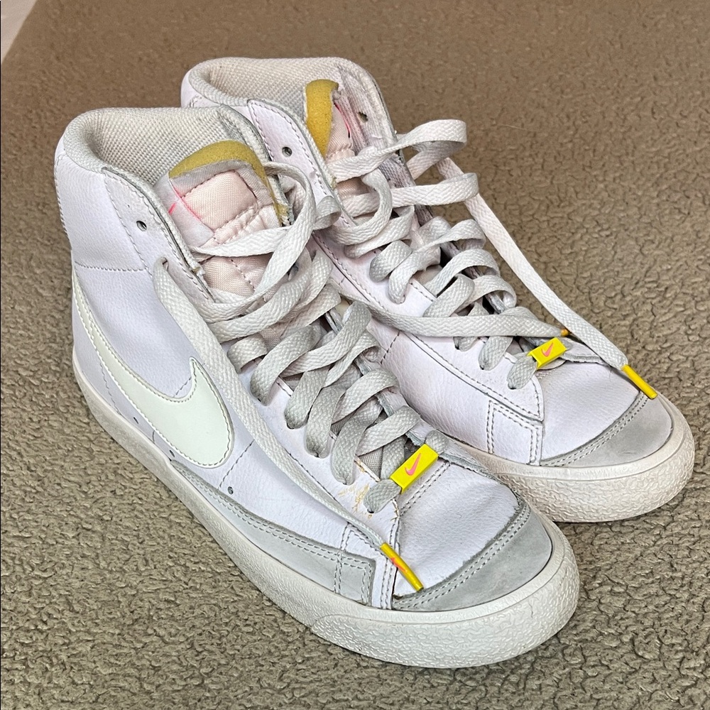 Nike Blazer Mid '77 Vintage High Top Sneakers - Size 7.5